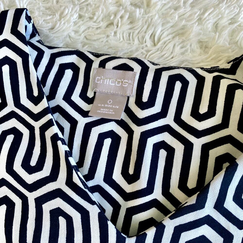 Chico's Geometric Print V-Neck Wedge Tunic Black White Size 0 Small 4/6 EUC - Picture 6 of 8